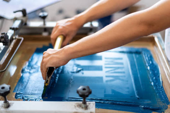 Impression sérigraphique à la racle sur un cadre